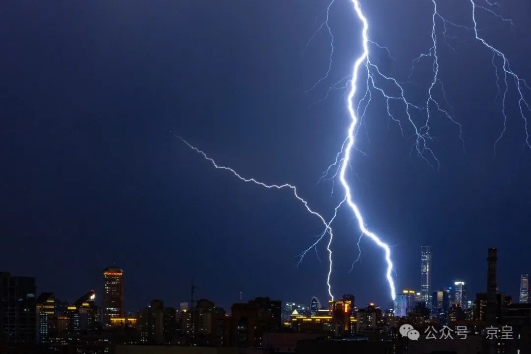 北京雷雨过境，25张闪电照片无比震撼！ 第 6 张
