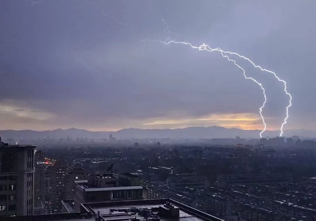 北京雷雨过境，25张闪电照片无比震撼！ 第 15 张