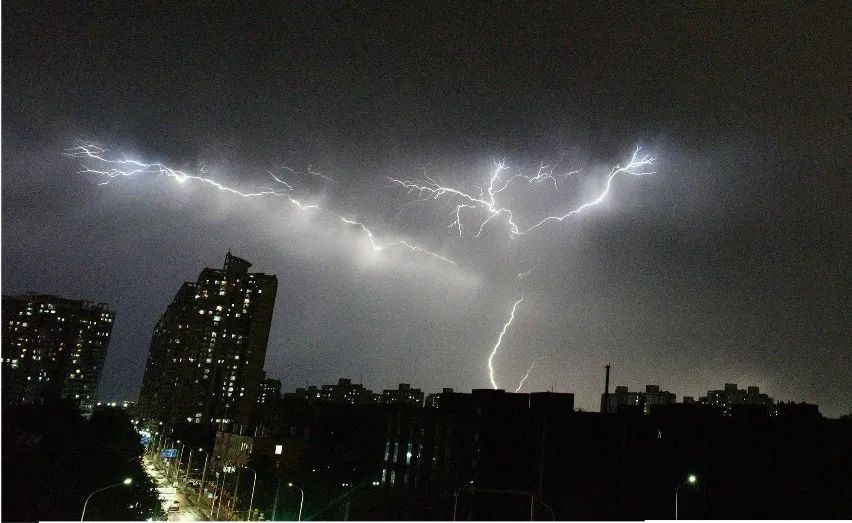 北京雷雨过境，25张闪电照片无比震撼！ 第 16 张