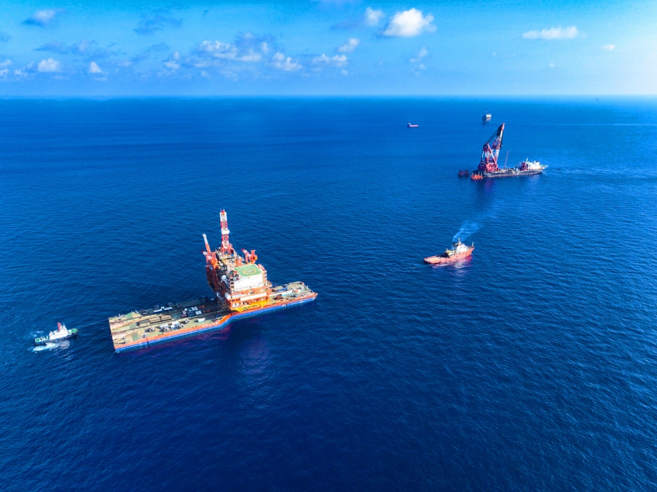 西江30-2B万吨级海洋油气平台完成海上安装 第 1 张