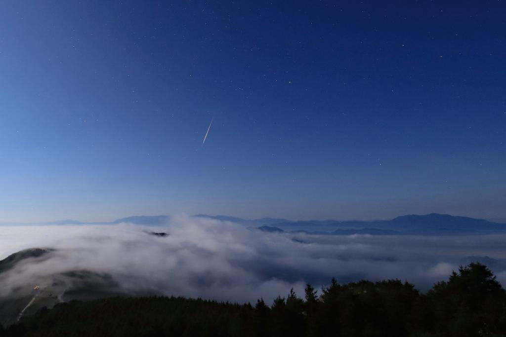 星空有约｜英仙座流星雨12日迎来极大 扮靓夜空 第 1 张