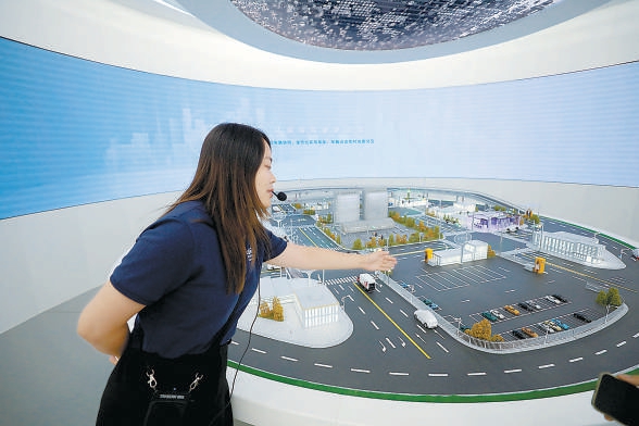 “车—路—云—网—图”智能体系助力一路畅通 灯随车动 “绿灯自由”这样实现