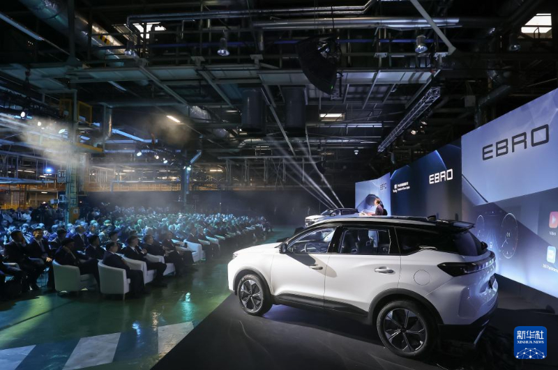 奇瑞与西班牙EV MOTORS合资工厂首款产品S700下线 第 1 张