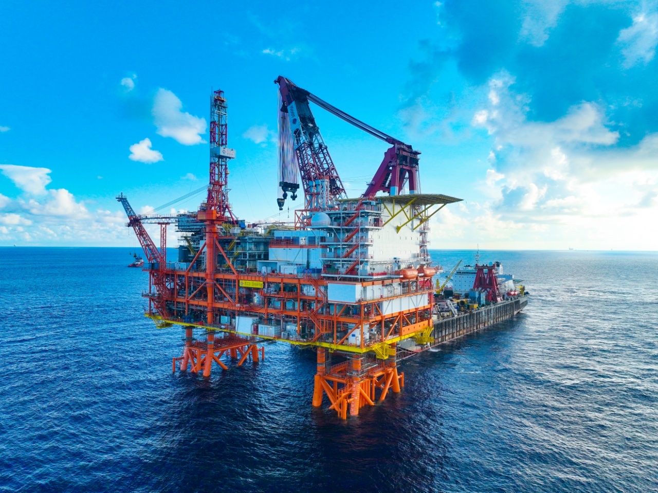 西江30-2B万吨级海洋油气平台完成海上安装 第 2 张
