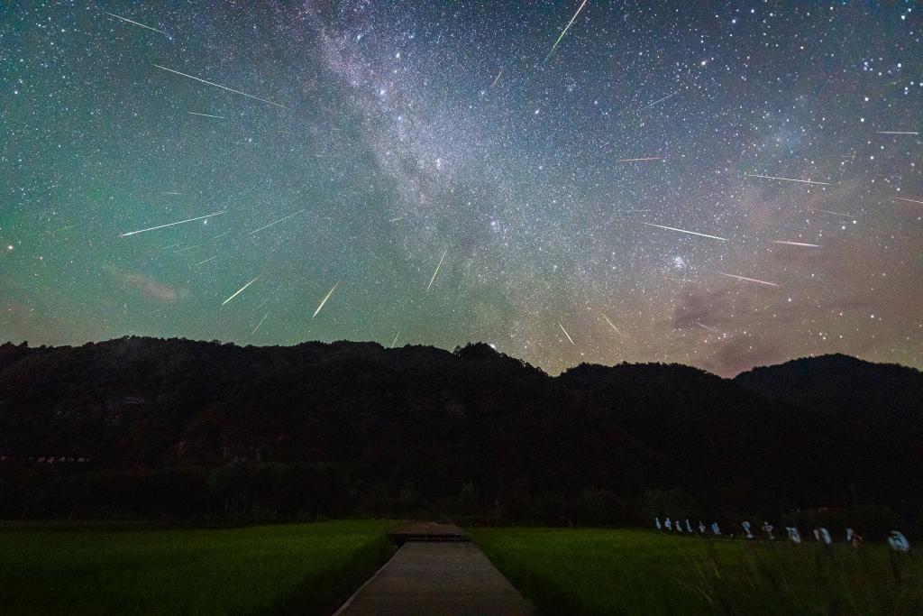 星空有约｜英仙座流星雨12日迎来极大 扮靓夜空 第 2 张