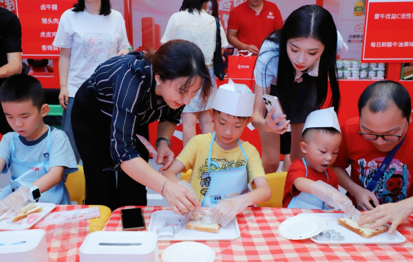 钱大妈“我Q爸妈来开饭”商圈快闪长沙站，解锁劳动教育“开学第一课” 第 3 张