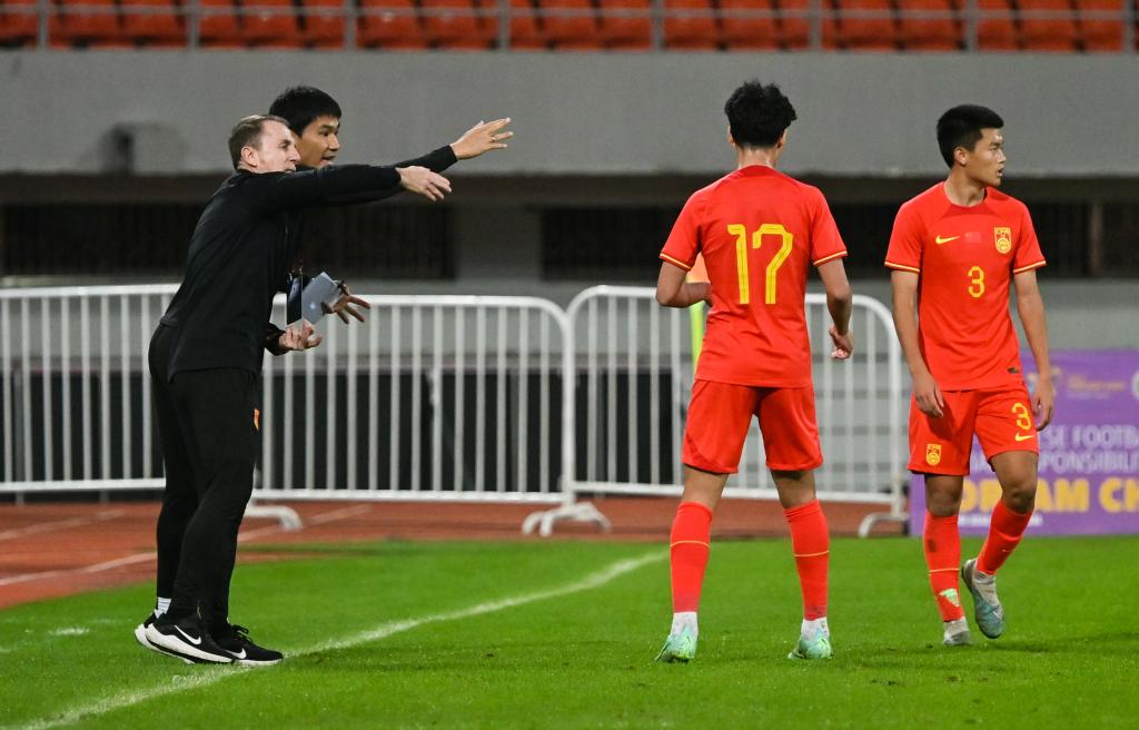 “熊猫杯”国际足球锦标赛中国队获季军 第 3 张