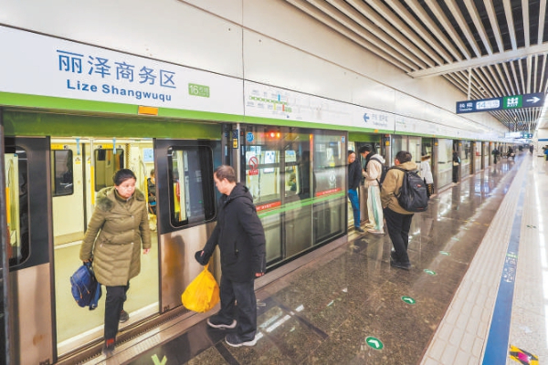 开通首日，记者探访北京地铁新站——丽泽商务区站换乘最短半分钟