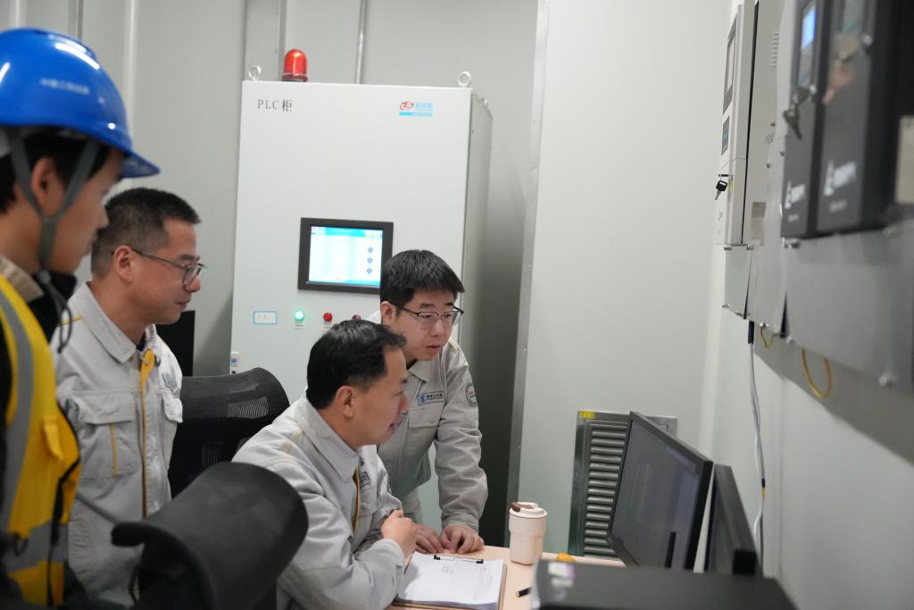 地心“追光”：地下2400米深处的别样“年味” 第 3 张