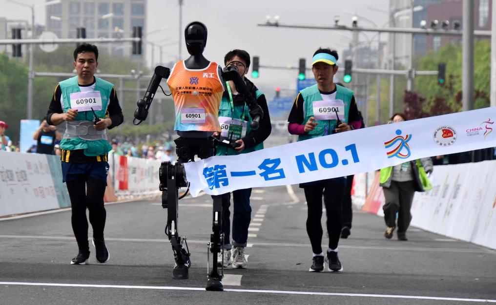 出发吧！以未来之名——透视全球首次“人机共跑”半程马拉松 第 3 张