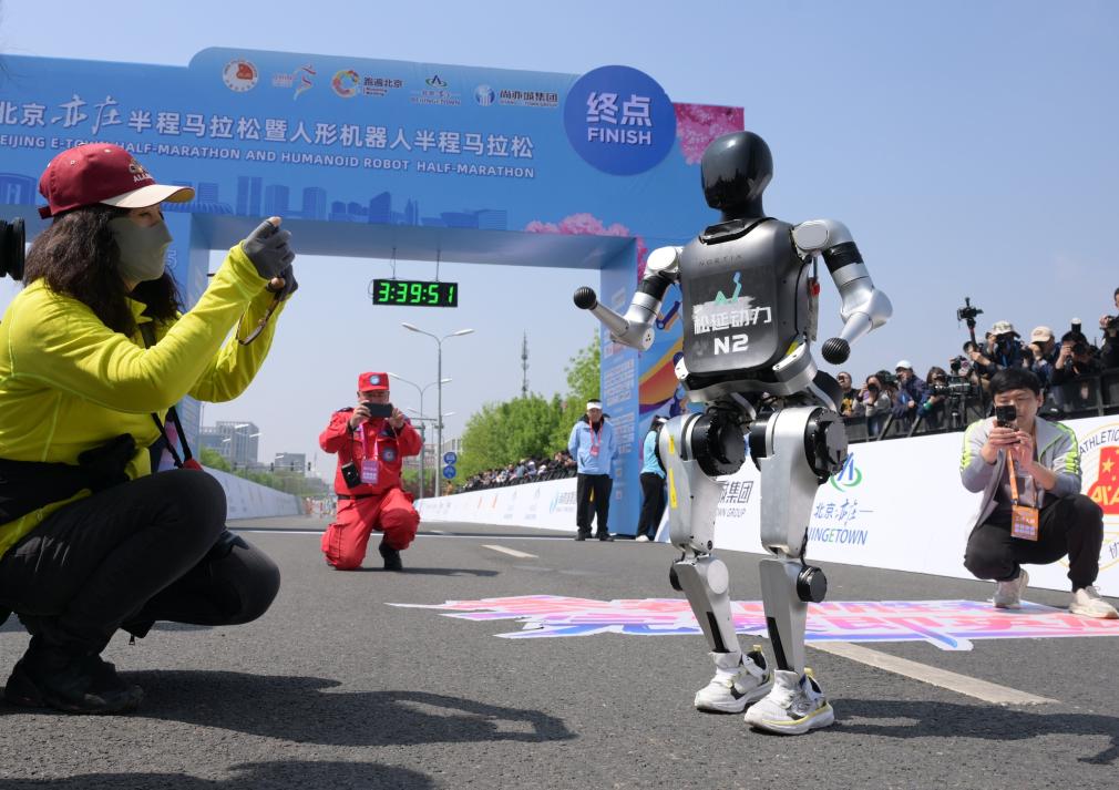 出发吧！以未来之名——透视全球首次“人机共跑”半程马拉松 第 6 张