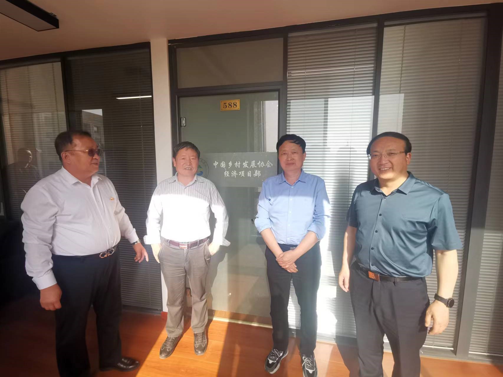 陕西省勉县人民政府卫健考察团前往中国乡村发展协会 交流绿色健康乡村共建项目