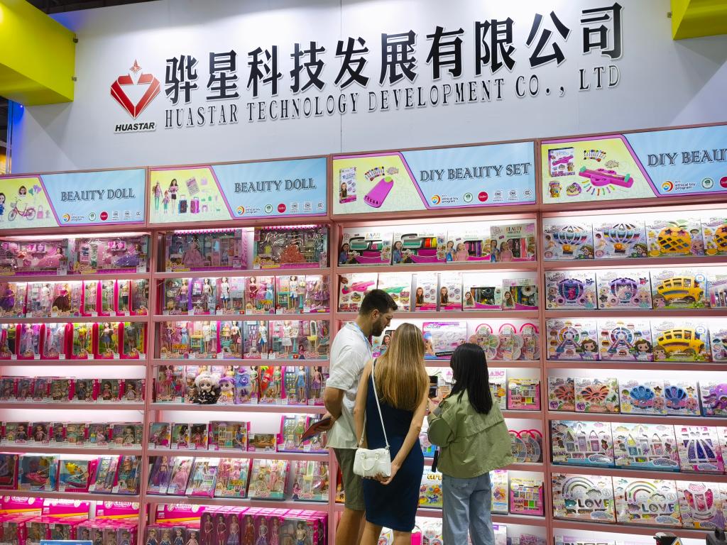 广交会上“不怕拍照”的玩具展现中国制造实力 第 1 张