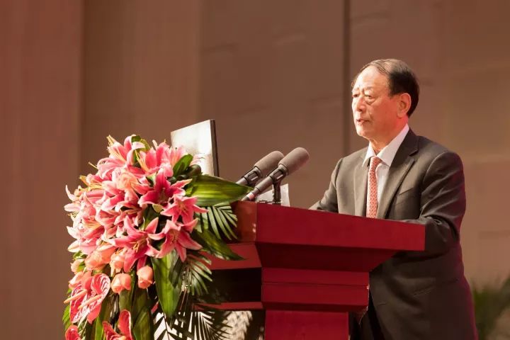 胡德平：把自己国家的事情办好（下） ——农村信用社商业化的取向应慎重