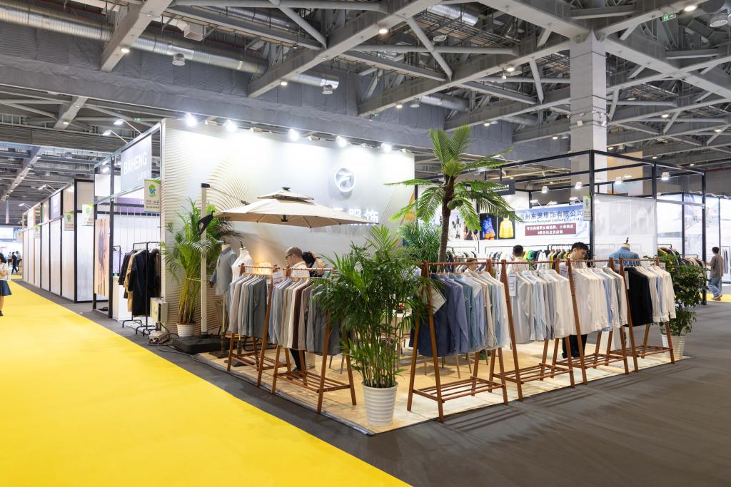智慧衣橱、环保时装……从展会看服装业向“新”力 第 1 张