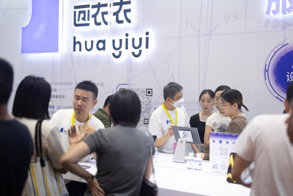 智慧衣橱、环保时装……从展会看服装业向“新”力 第 2 张
