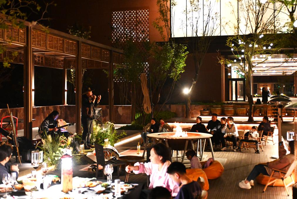 文旅融合出新出彩 消费市场活力涌动——2024年国庆假期盘点 第 2 张