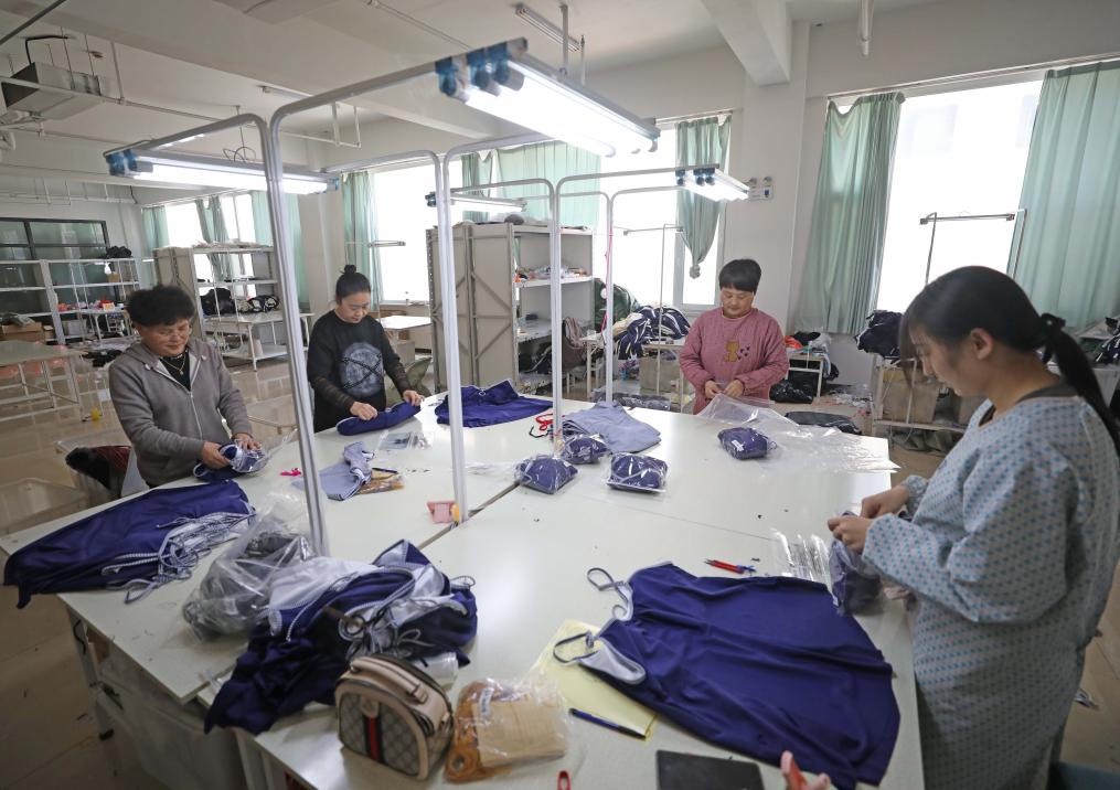 给全球做泳装，一尺布“裁”出百亿元大产业 第 3 张