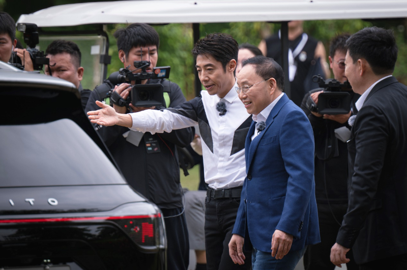 张兴海、余承东做客央视直播间 讲述问界成长之路 第 3 张