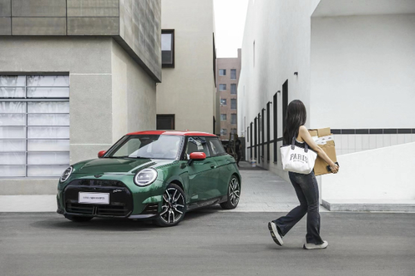 全新电动MINI Cooper上市 在电动时代“忠于经典，乐于创新” 第 8 张