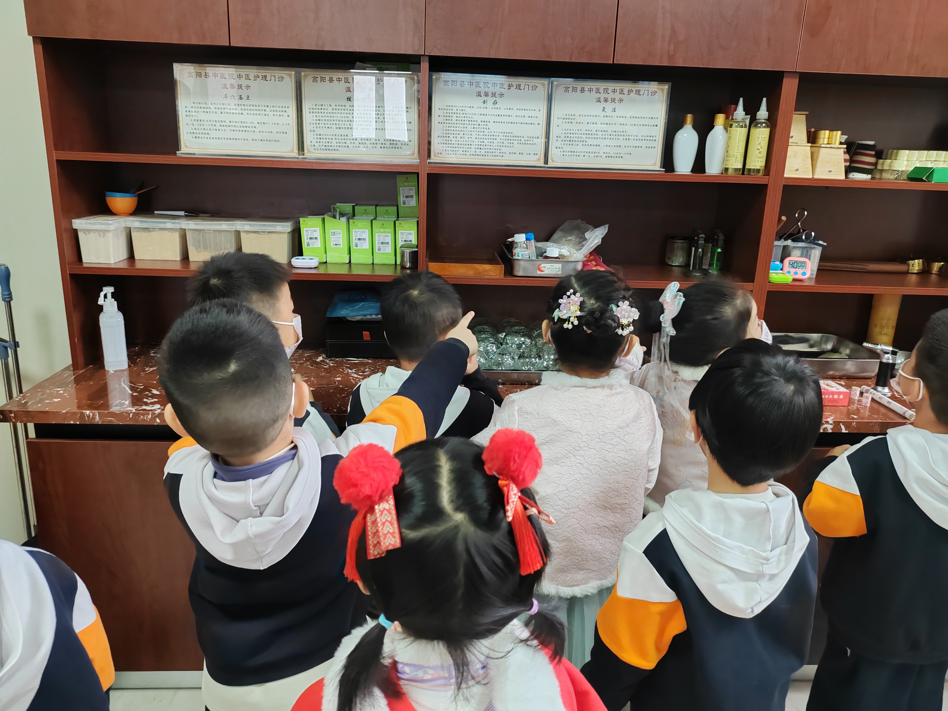 赴一场中药之约 我们“趣”赶集  ——蓝波幼儿园赴高阳县中医医院研学活动 第 3 张