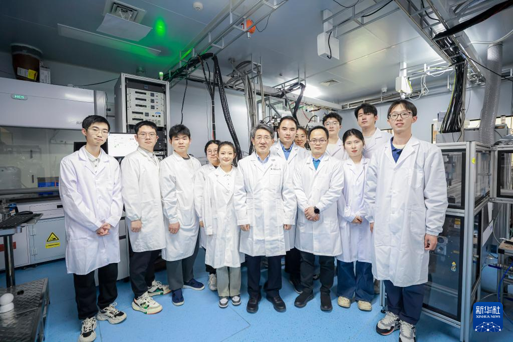 纳米尺上“搭积木”：中国科学家发现常压下镍氧化物具高温超导电性 第 1 张