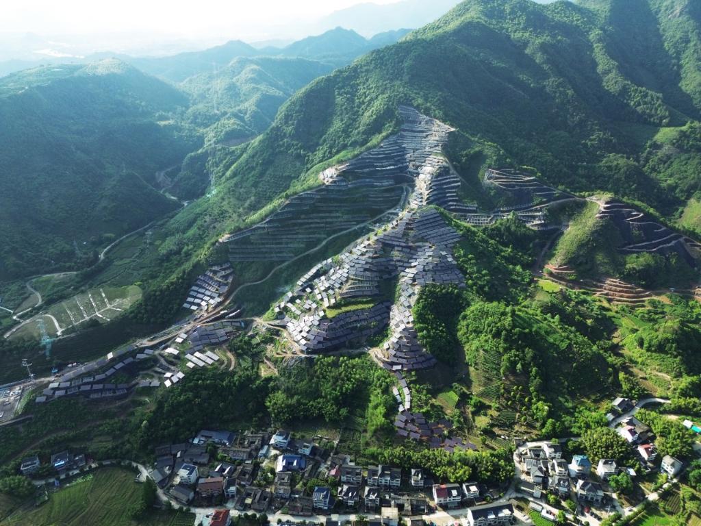 中国团队攻克钙钛矿规模化生产技术难题 第 2 张